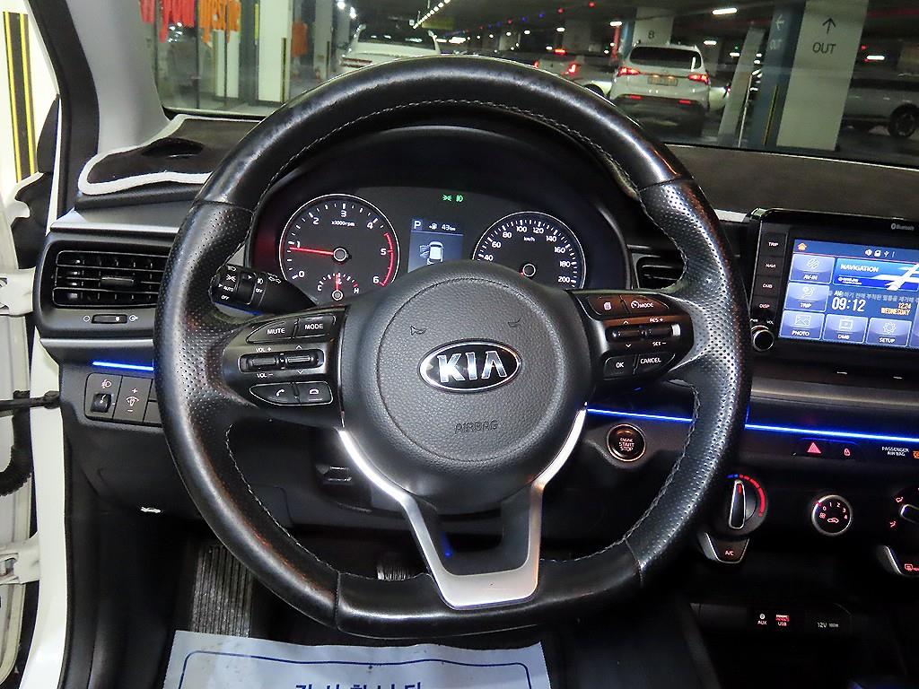 KIA Stonic - Vista 8