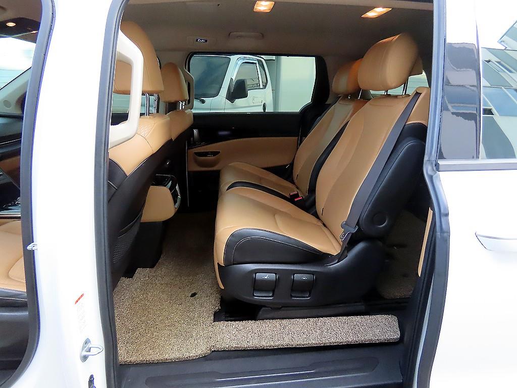 KIA Carnival - Vista 6