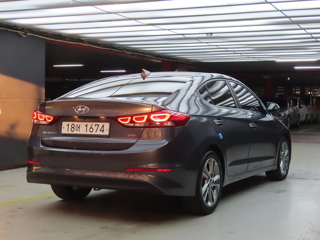 HYUNDAI Avante - Vista 4