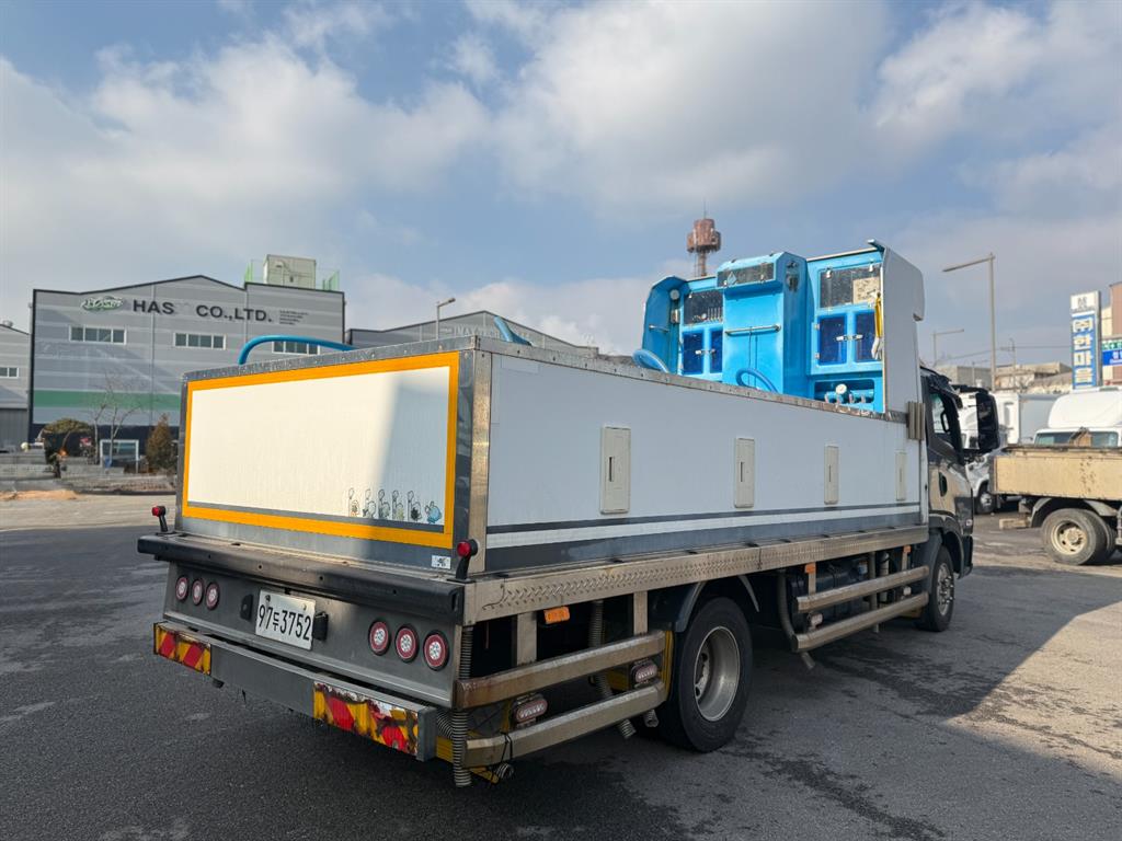 medium and large cargo Live Fish Car - Vista 7