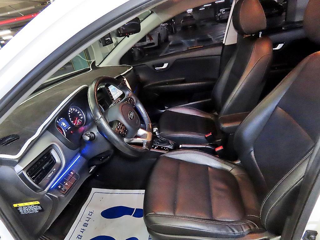 KIA Stonic - Vista 6