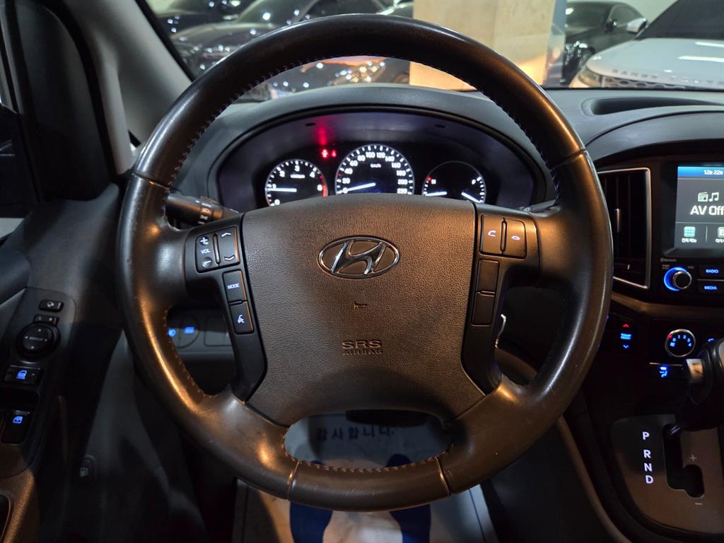 HYUNDAI Starex - Vista 11