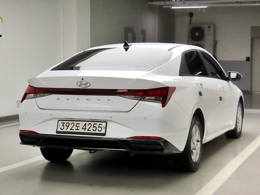 HYUNDAI Avante - Vista 4