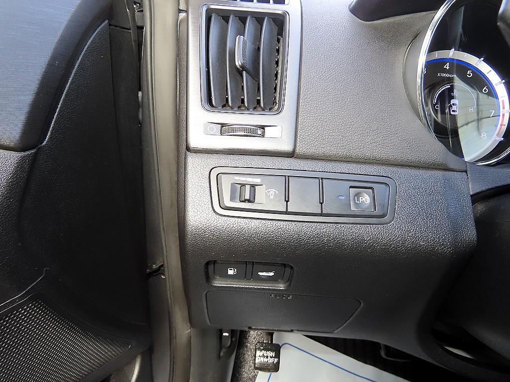 HYUNDAI Sonata - Vista 12