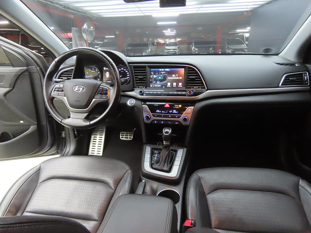 HYUNDAI Avante - Vista 7