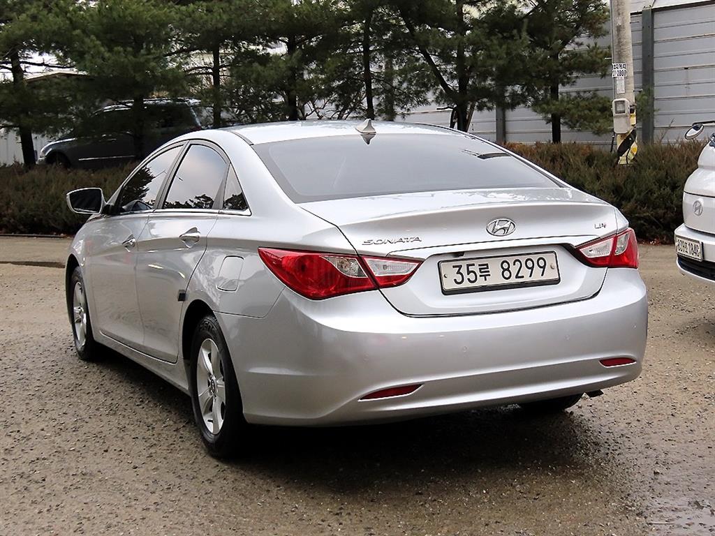 HYUNDAI Sonata - Vista 3
