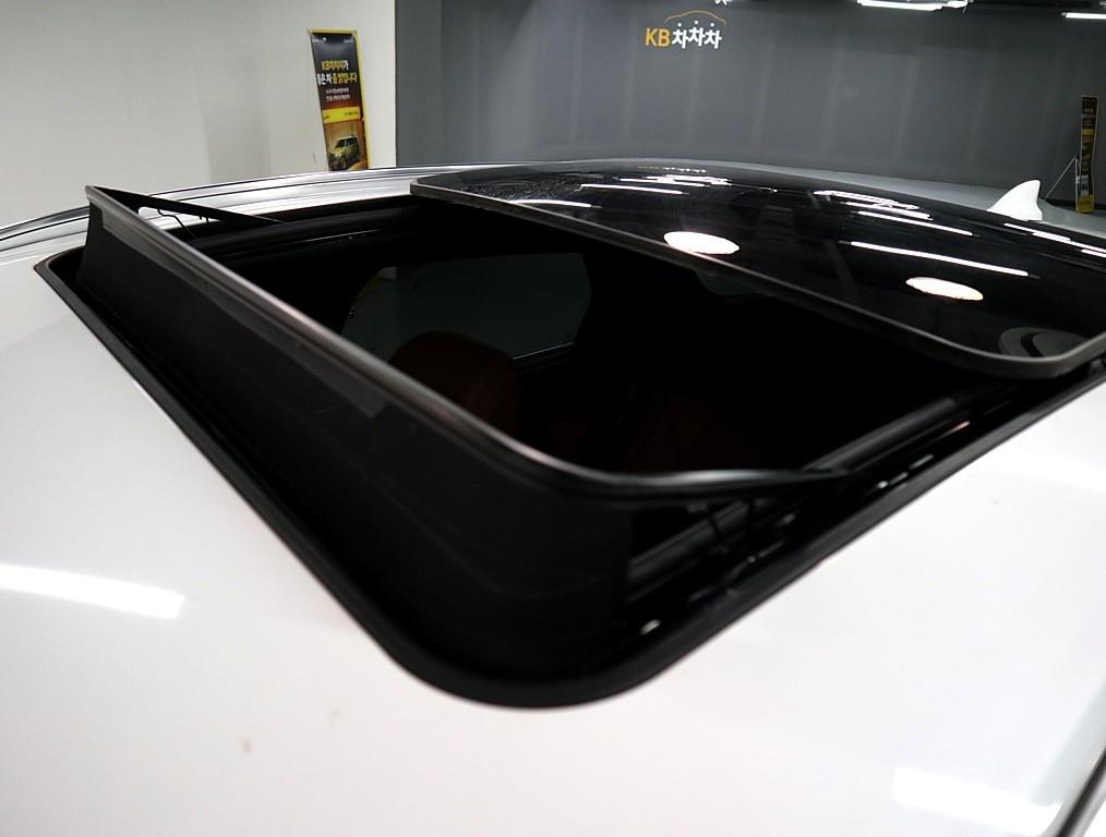 Genesis GV70 - Vista 8