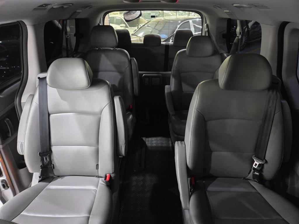 HYUNDAI Starex - Vista 9