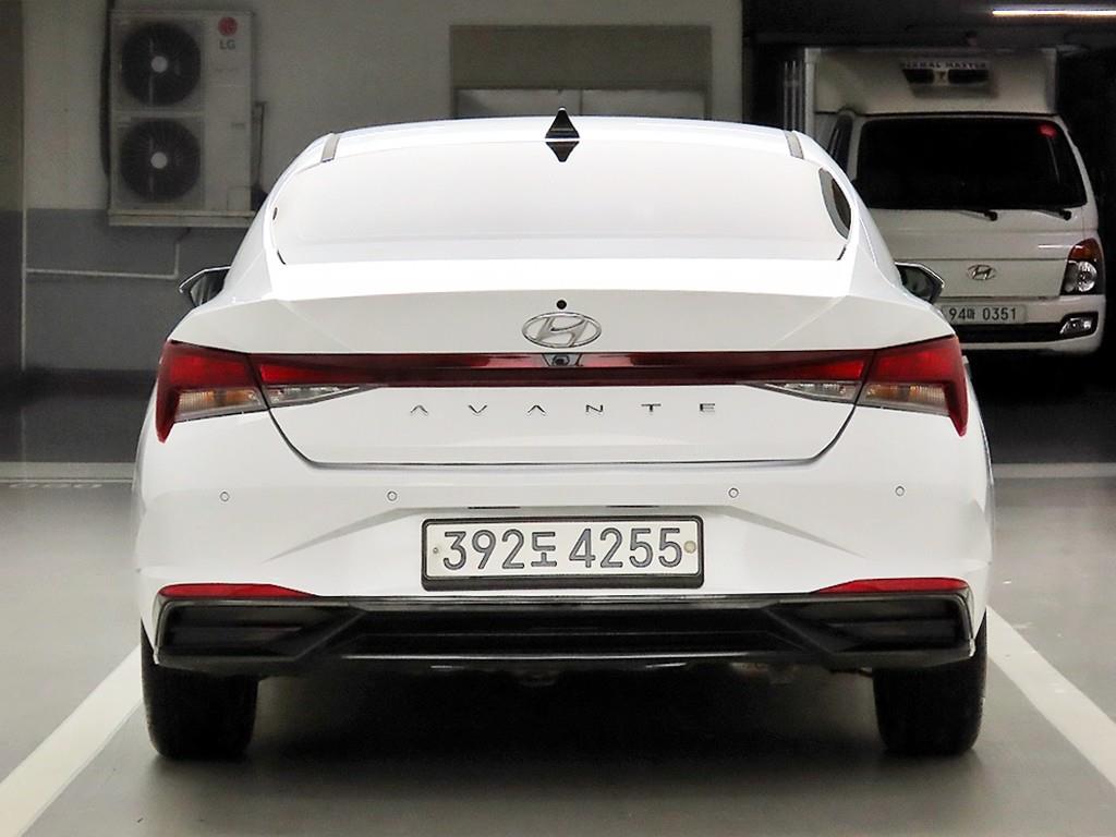 HYUNDAI Avante - Vista 3