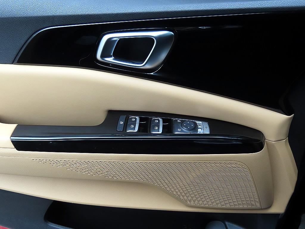 KIA Carnival - Vista 12