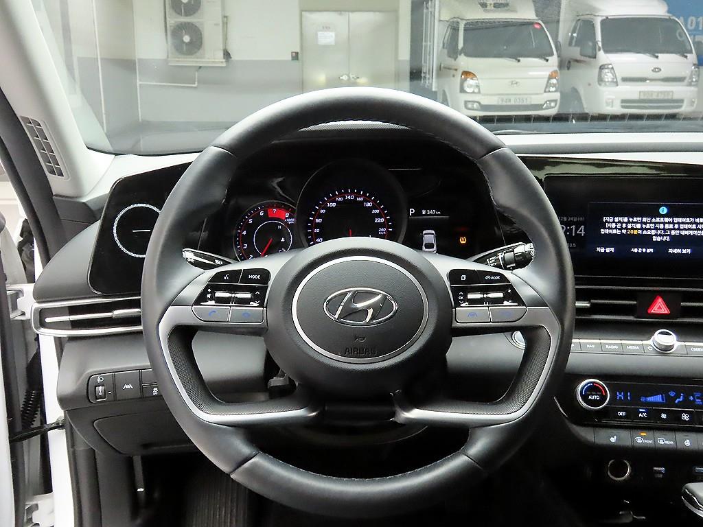 HYUNDAI Avante - Vista 7