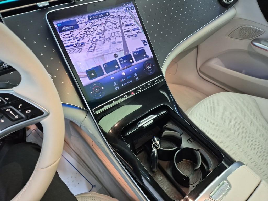 Mercedes Benz EQE - Vista 10