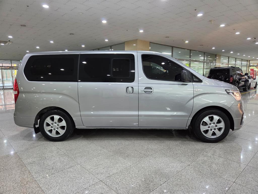 HYUNDAI Starex - Vista 5