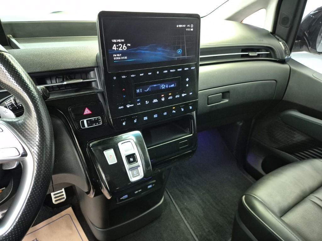 HYUNDAI Staria - Vista 10