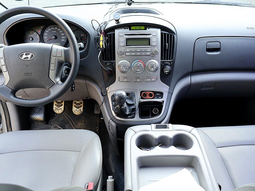 HYUNDAI Starex - Vista 9