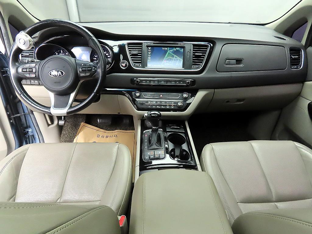 KIA Carnival - Vista 7
