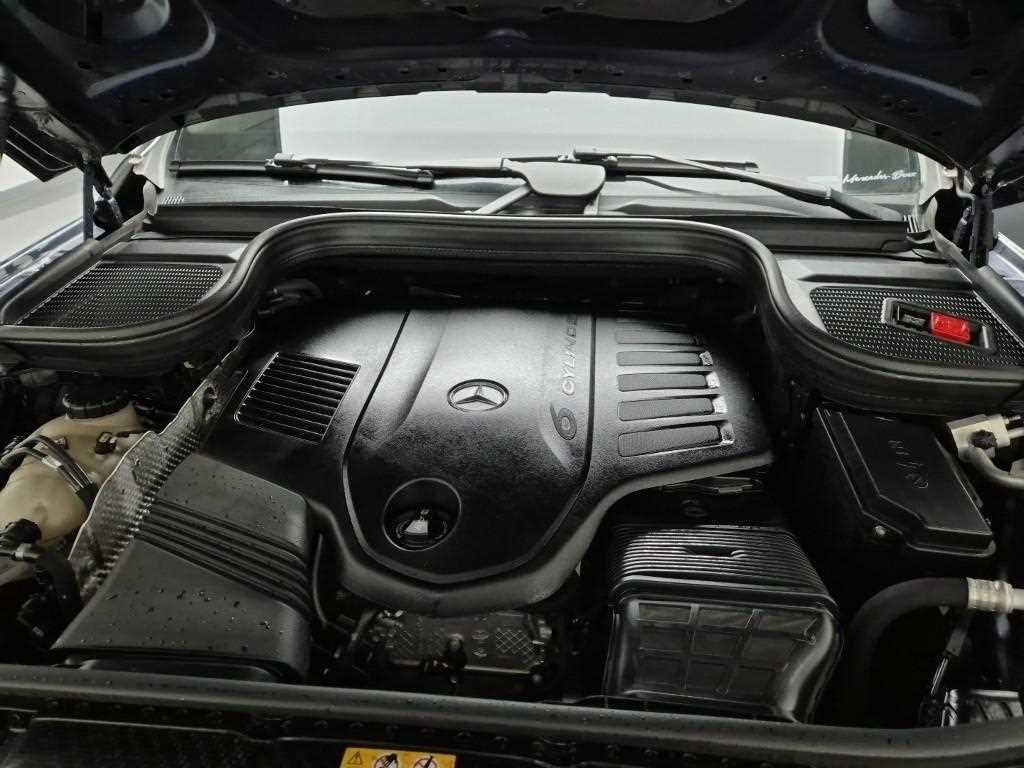 Mercedes Benz GLE Class - Vista 5