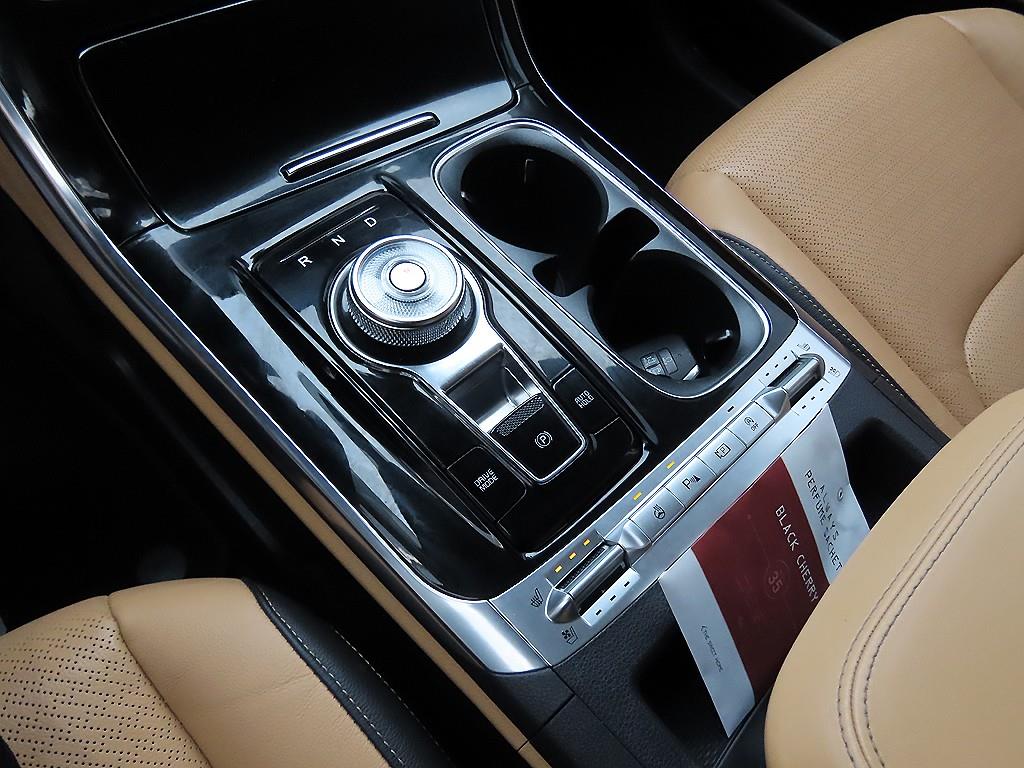 KIA Carnival - Vista 11