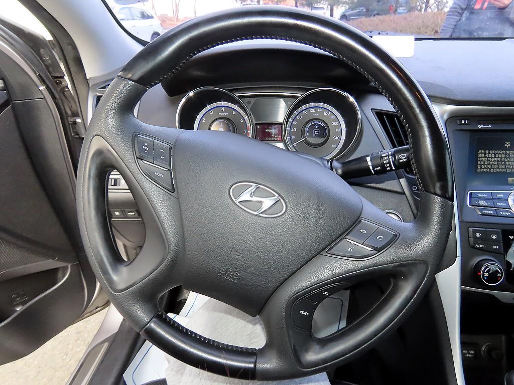 HYUNDAI Sonata - Vista 8