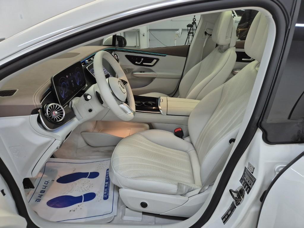 Mercedes Benz EQE - Vista 11