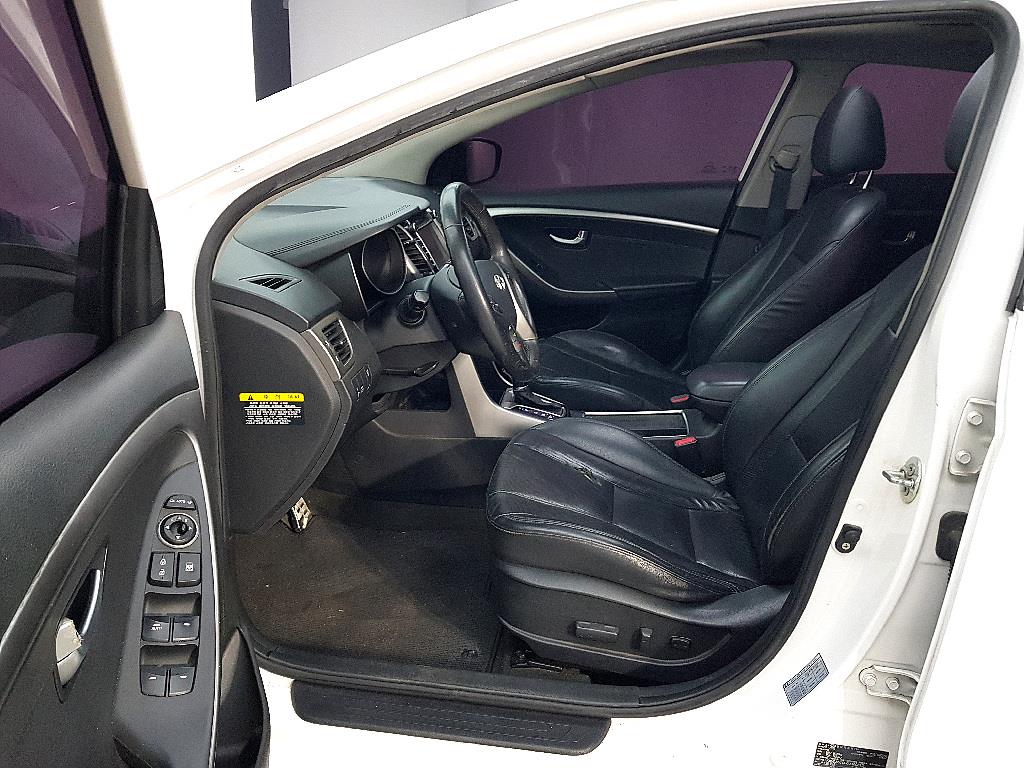 HYUNDAI i30 - Vista 7