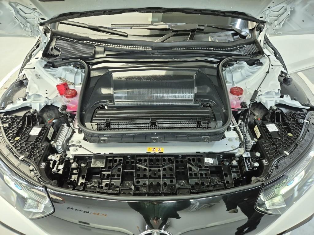 Mercedes Benz EQE - Vista 5