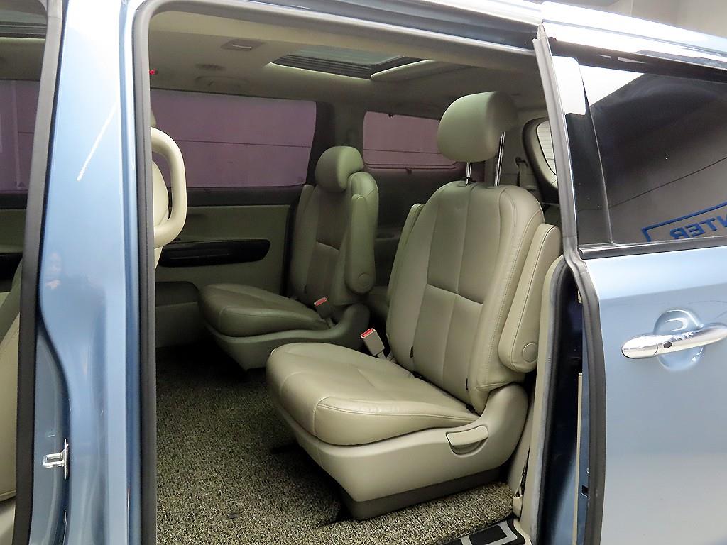 KIA Carnival - Vista 6