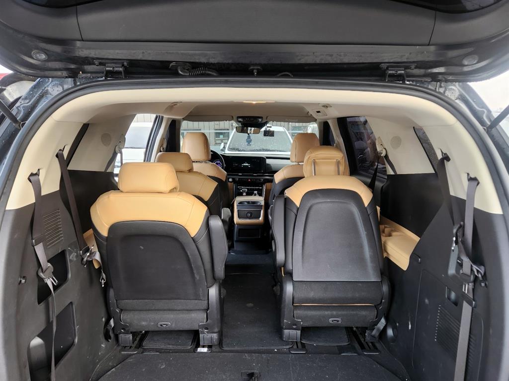 KIA Carnival - Vista 10