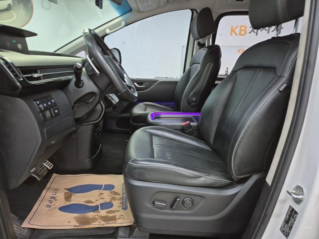 HYUNDAI Staria - Vista 11