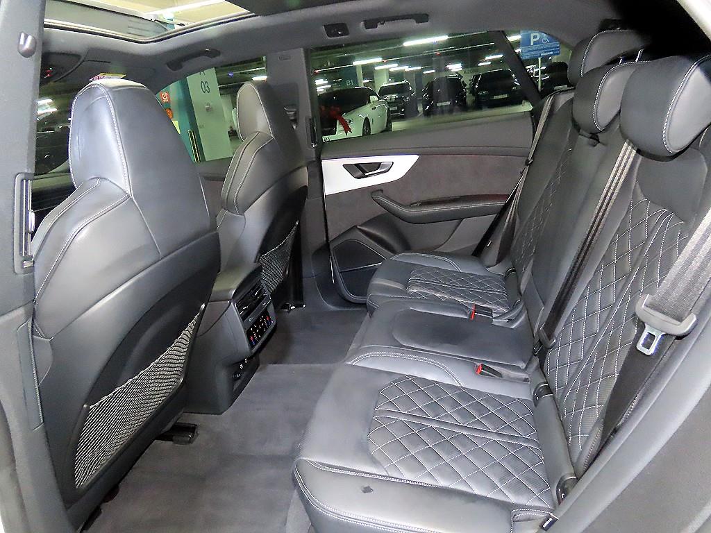 Audi Q8 - Vista 7