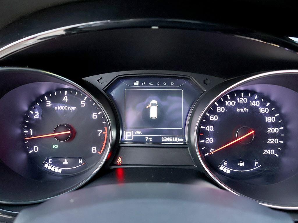 KIA Carnival - Vista 11