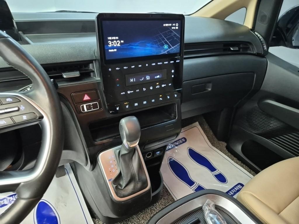 HYUNDAI Staria - Vista 10