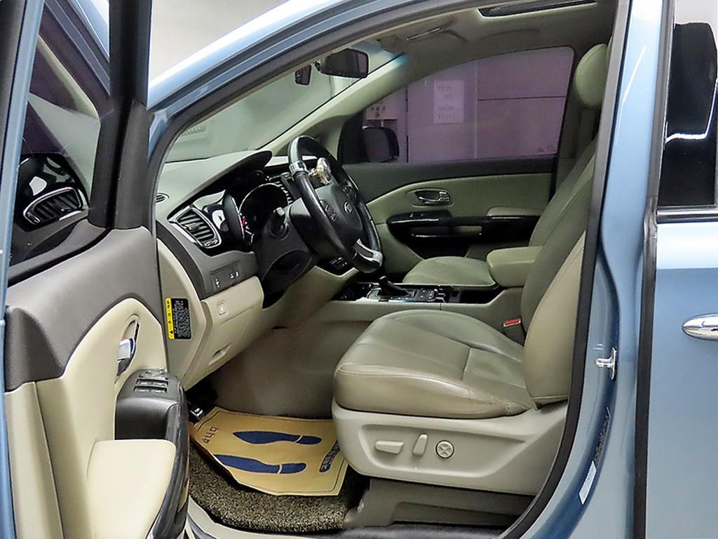 KIA Carnival - Vista 5