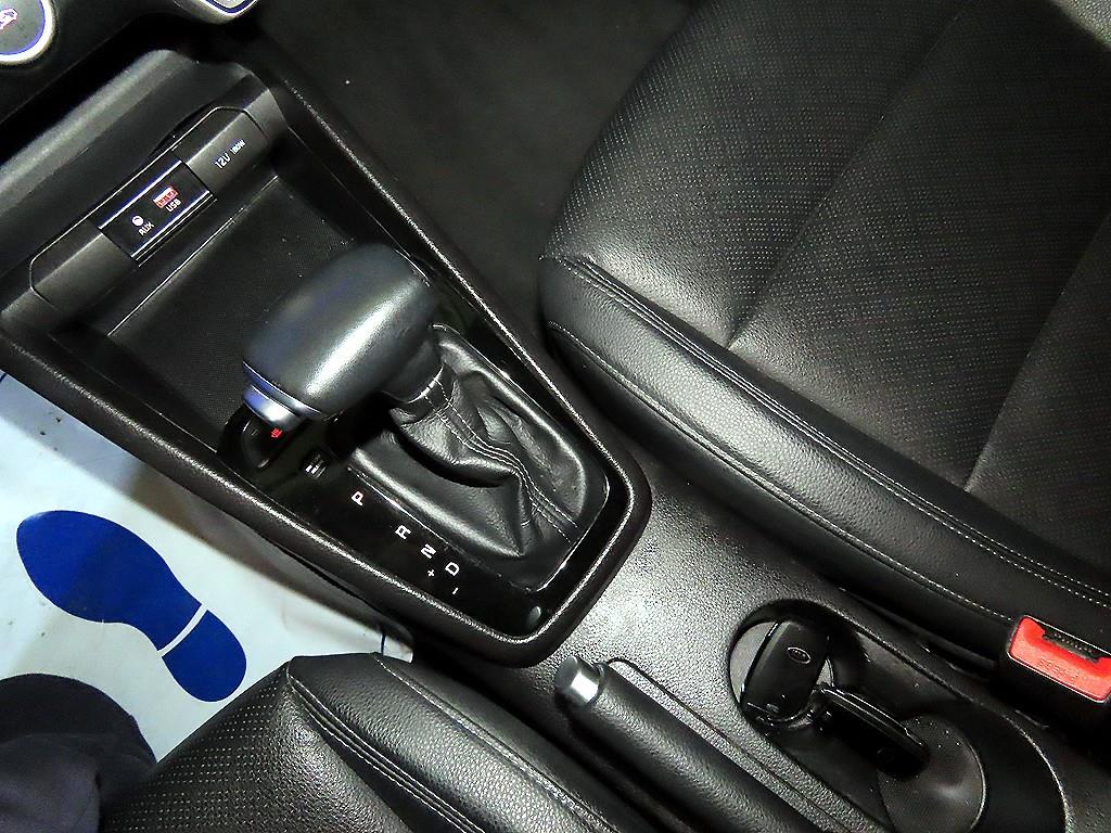 KIA Stonic - Vista 12