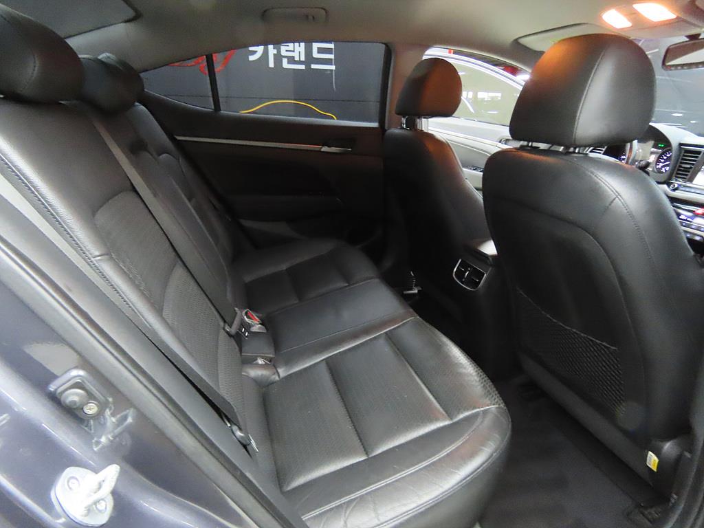 HYUNDAI Avante - Vista 6