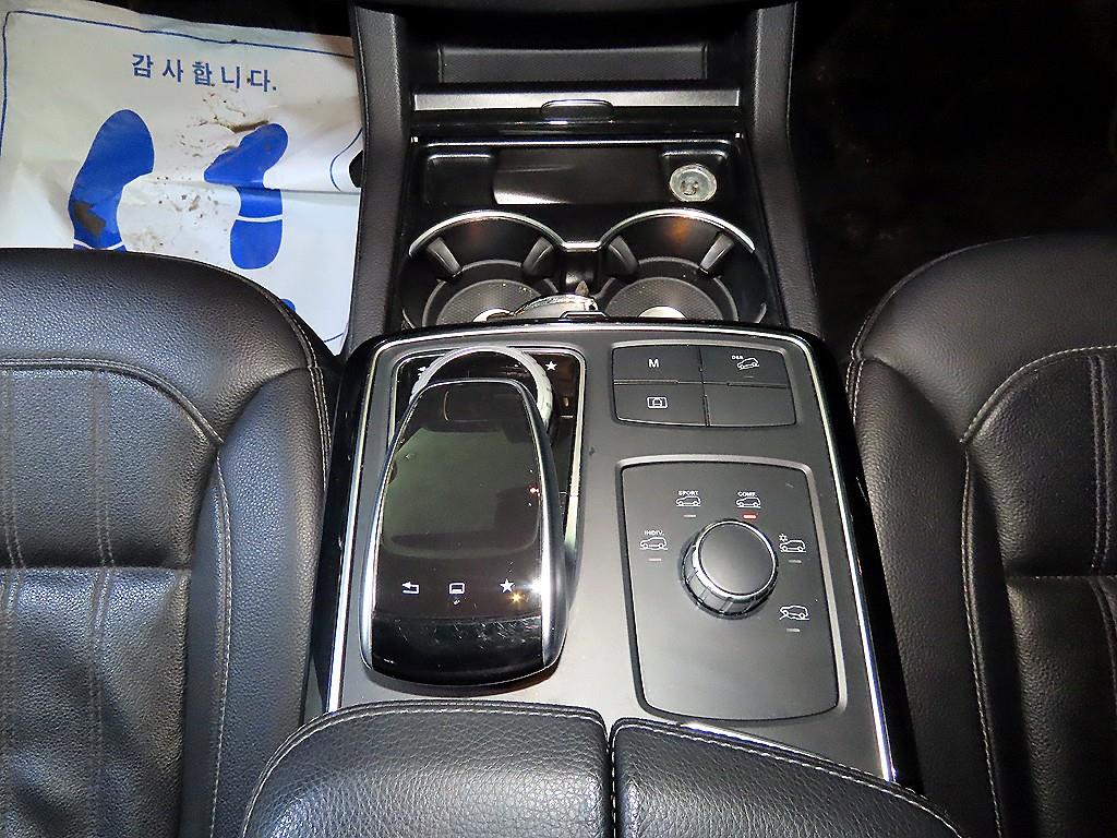 Mercedes Benz GLE Class - Vista 12