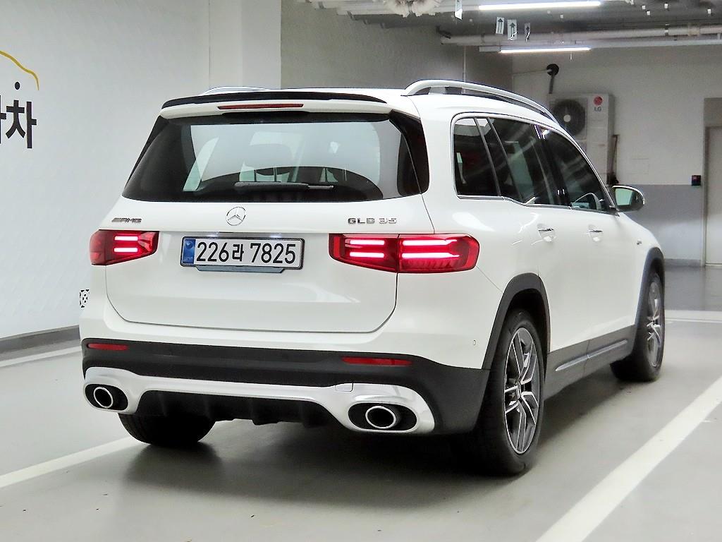 Mercedes Benz GLB Class - Vista 4