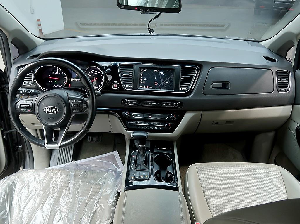 KIA Carnival - Vista 9