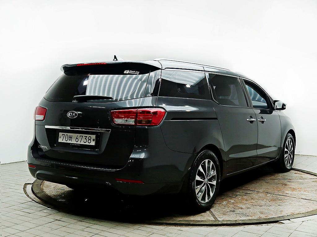 KIA Carnival - Vista 7