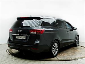 KIA Carnival - Vista 8