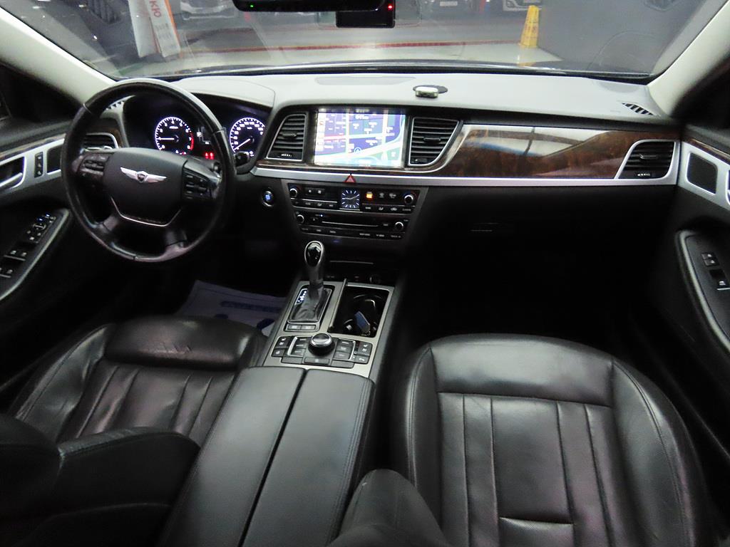 HYUNDAI Genesis - Vista 5