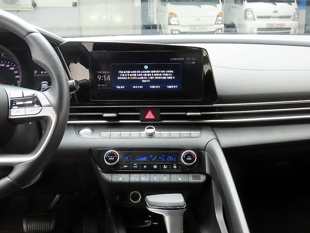 HYUNDAI Avante - Vista 10