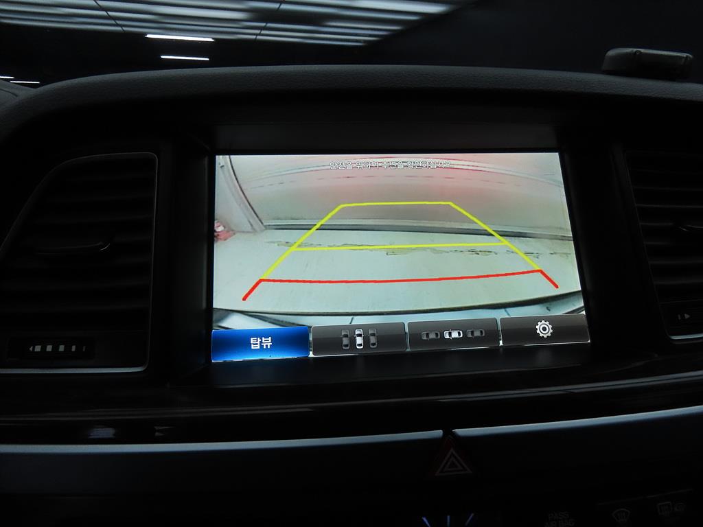 HYUNDAI Genesis - Vista 10