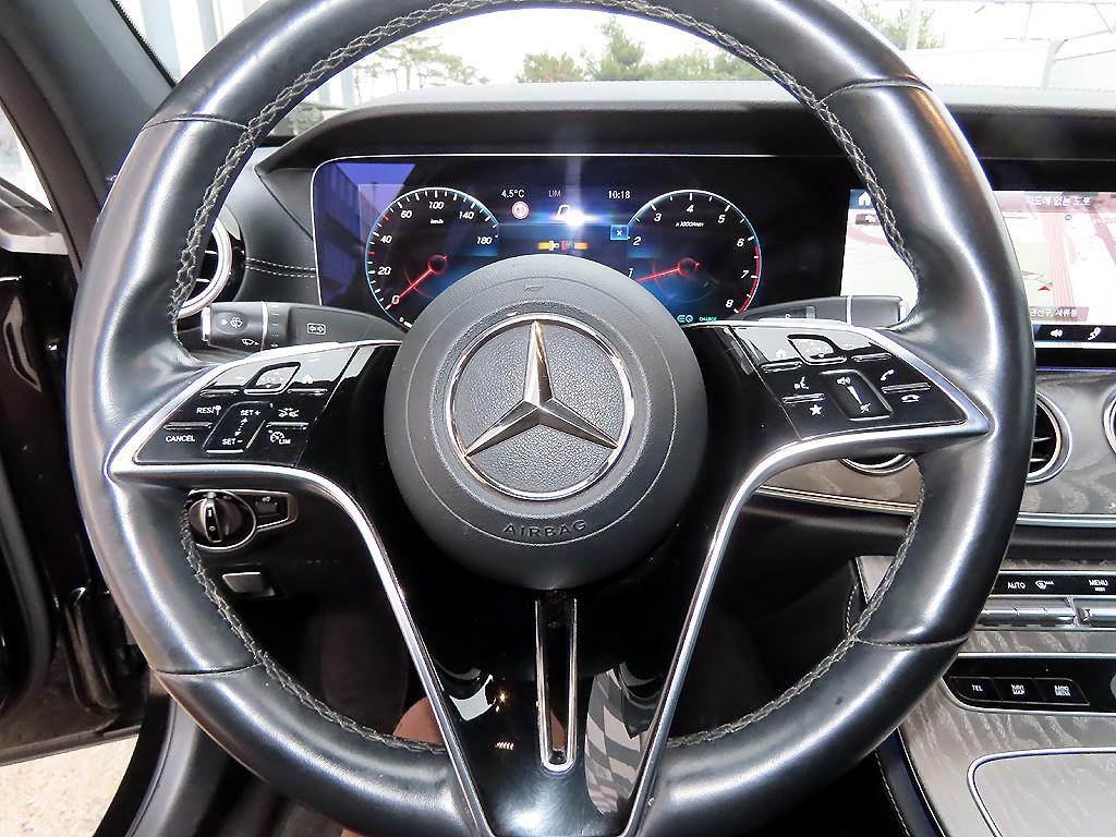 Mercedes Benz E class - Vista 8