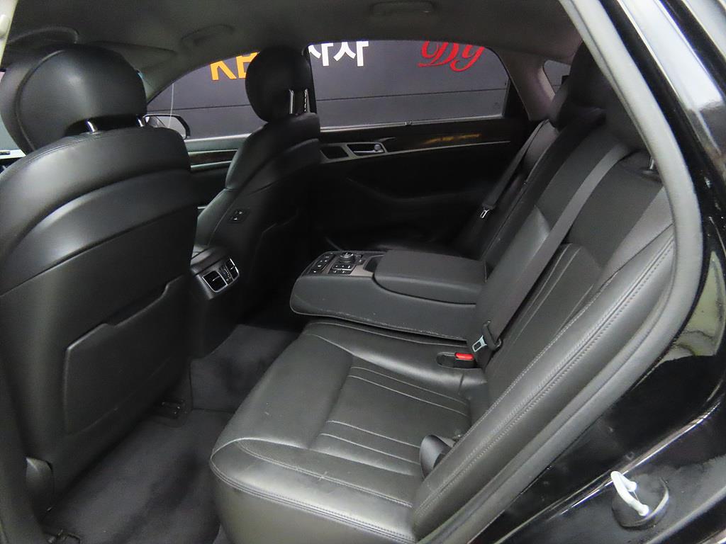 HYUNDAI Genesis - Vista 7