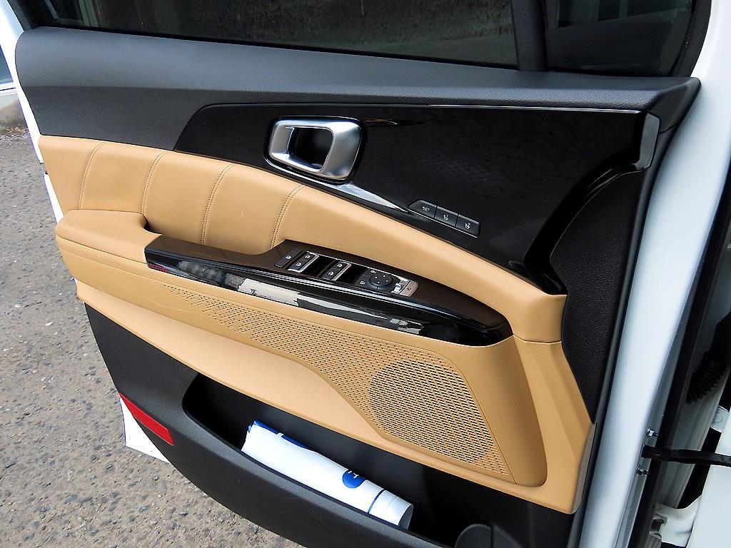 KIA Carnival - Vista 11