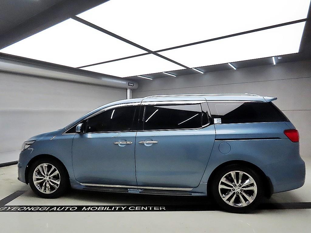 KIA Carnival - Vista 4