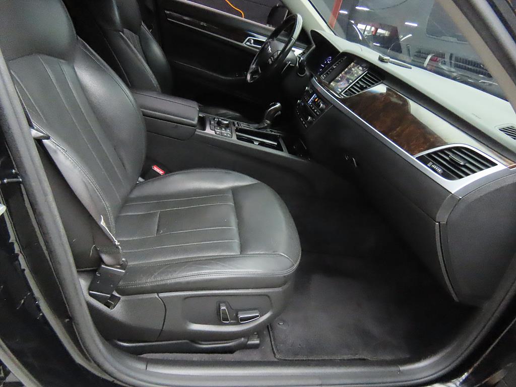 HYUNDAI Genesis - Vista 12