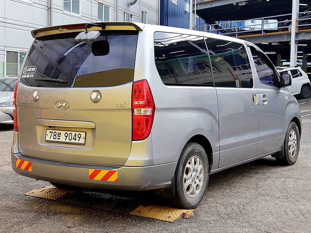 HYUNDAI Starex - Vista 7