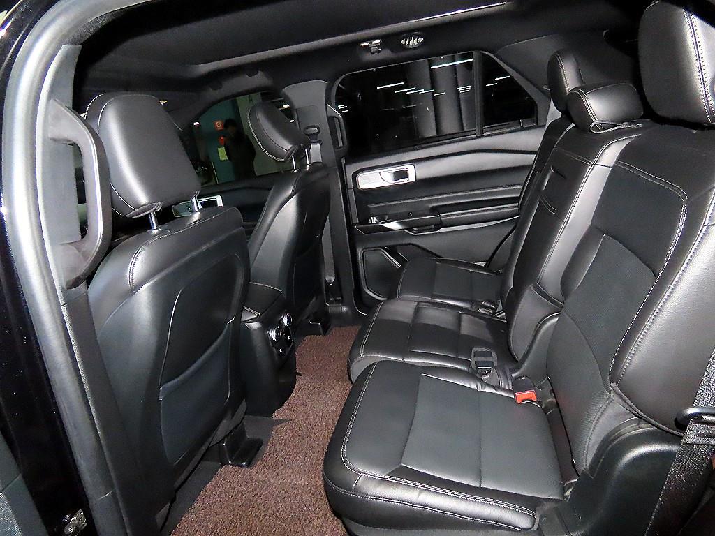 Ford Explorer - Vista 11
